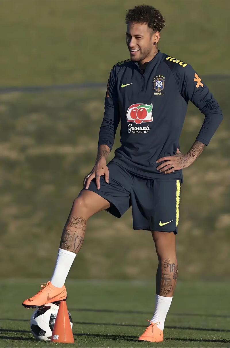 诺伊尔：乌尔比希一定会接替我的位置；我想慢慢考虑未来